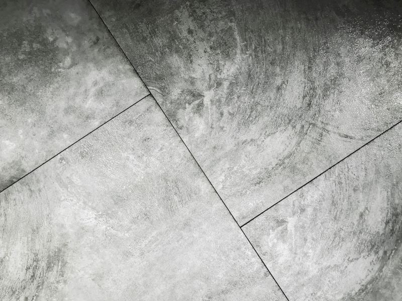 Peut-on appliquer du béton ciré sur du carrelage existant ?